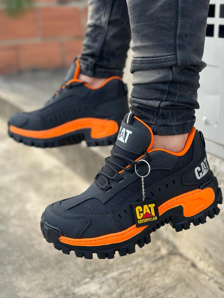 Bota Caterpillar corte bajo  +  MEDIAS la fabrica shoes