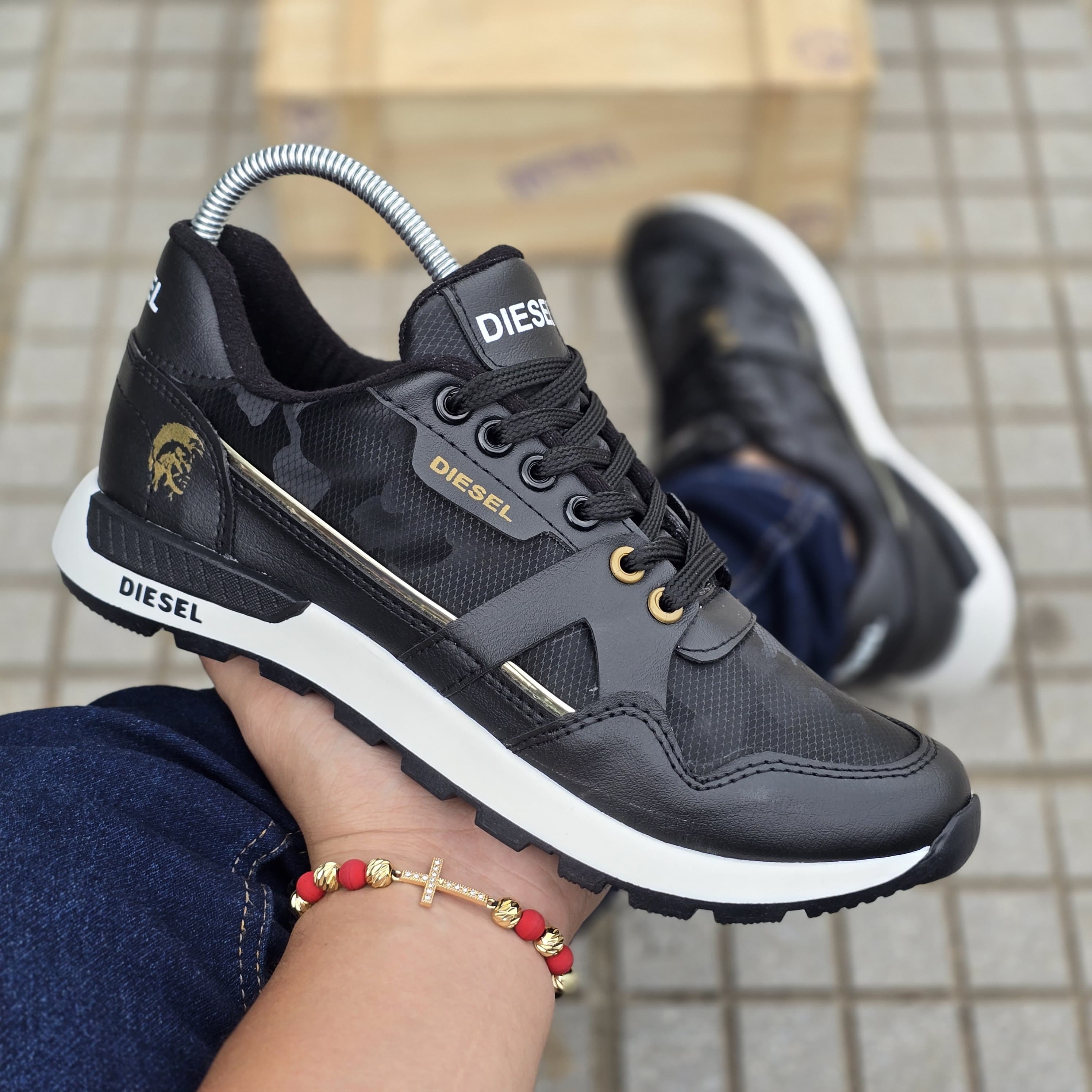 D1ESEL 2.0 CABALLERO ULTRALIVIANO + 3 PARES DE MEDIAS la fabrica shoes
